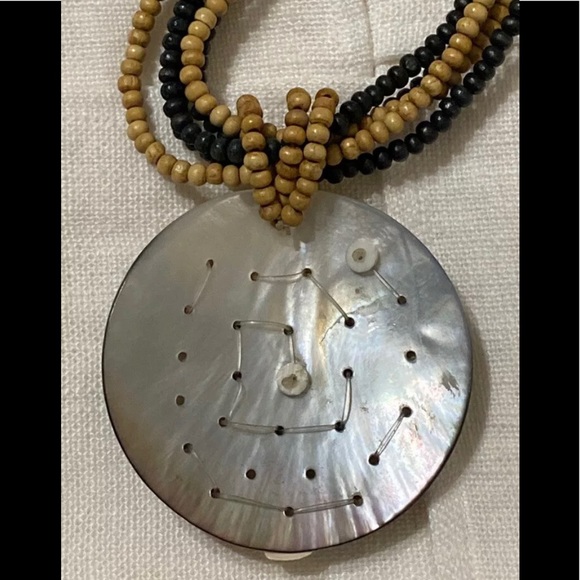 🏖 HP 🏖 Beach Jewelry! Hand Stitched Beads & Shell Pendant - Picture 3 of 10